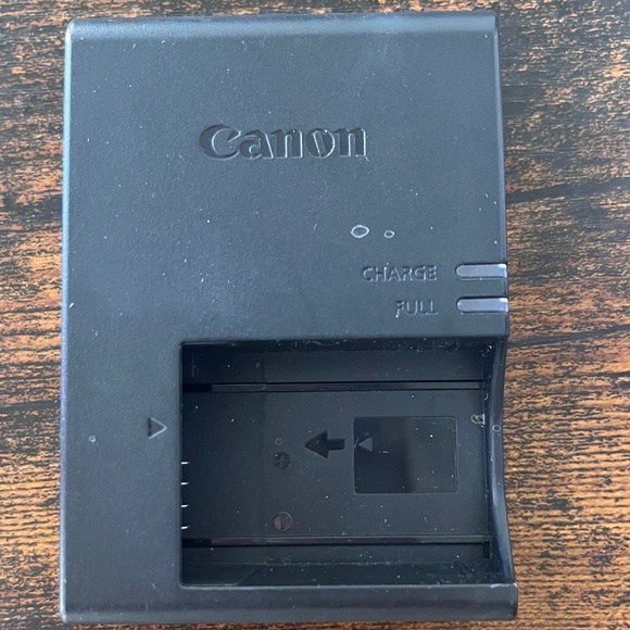 Canon T8i Camera - Picture 5 of 8